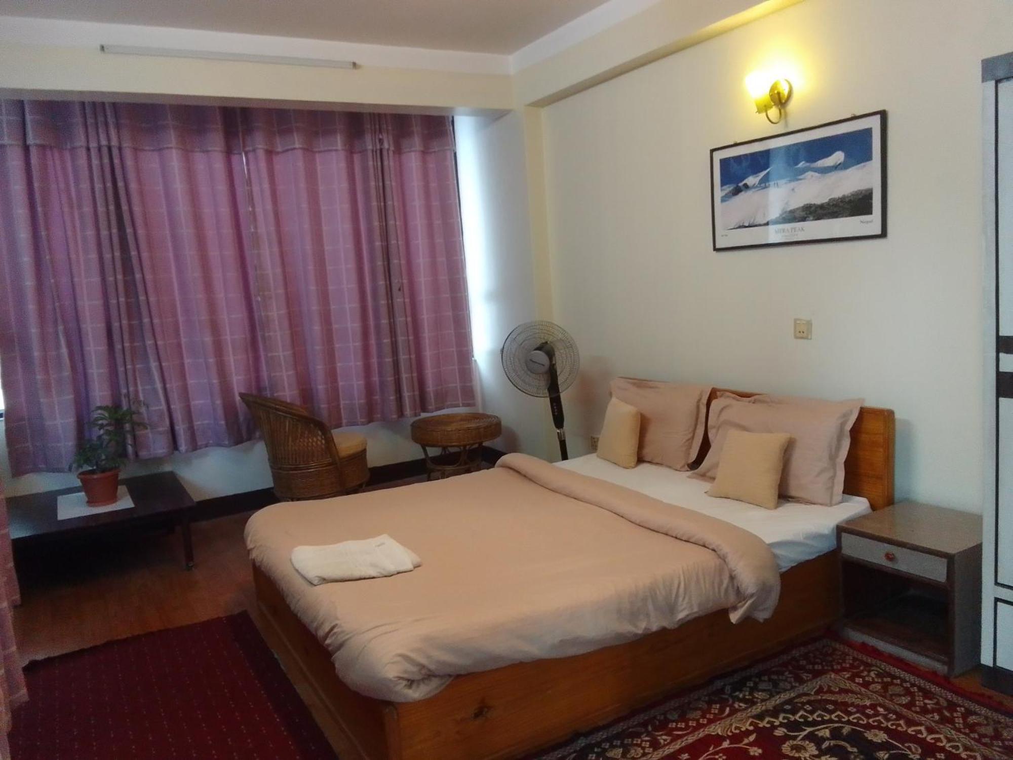 Hotel Pristine Kathmandu Esterno foto